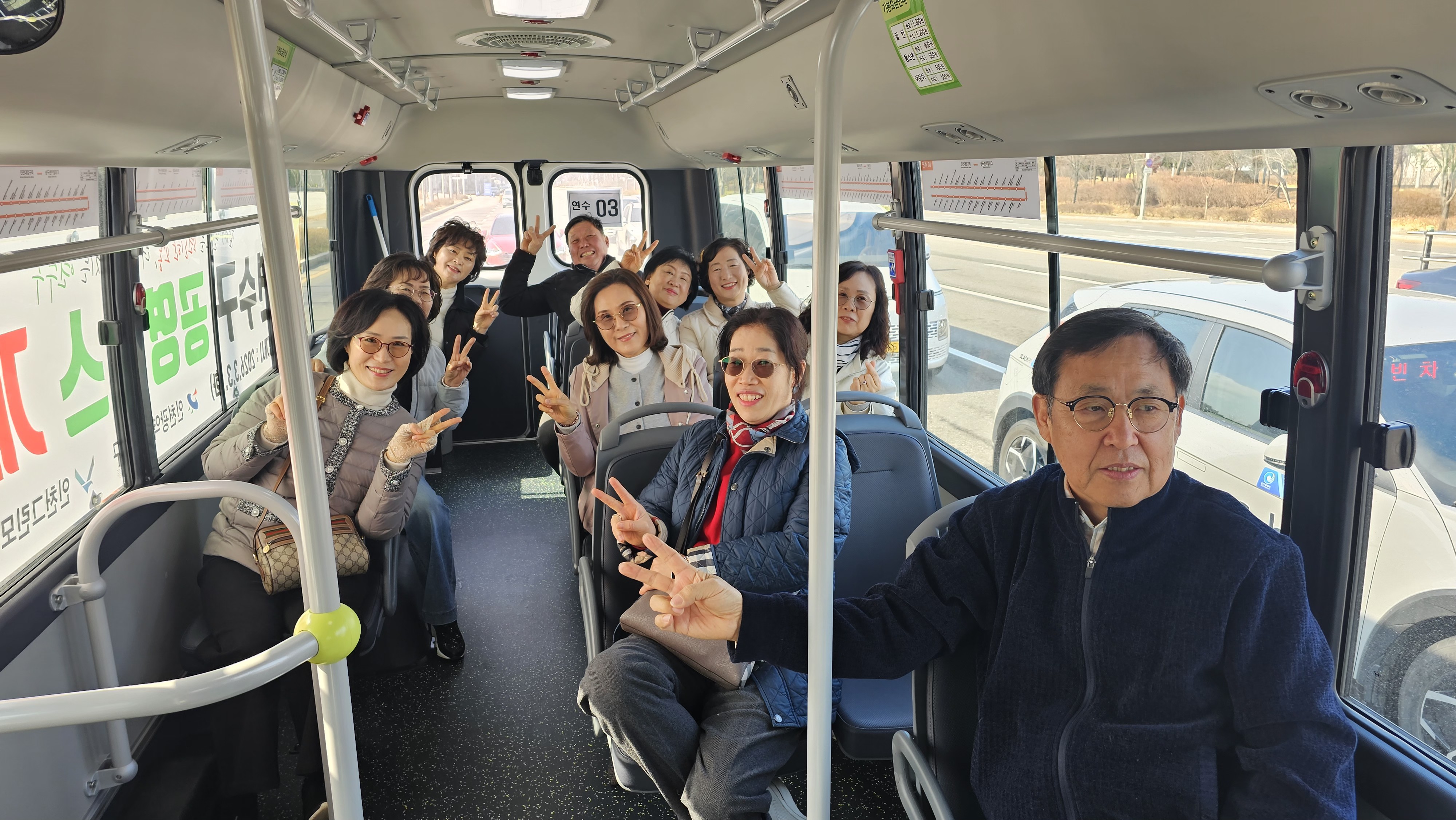 연수구 통장연합회는 지난 20일 연수구 공영버스를 타고 현장을 살피며 주민들과 소통하는 시간을 가졌다